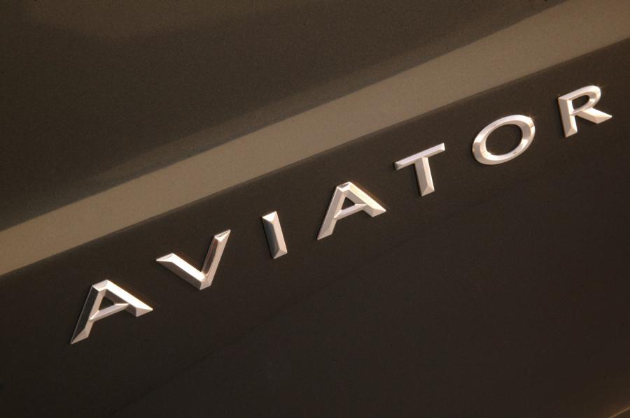  Lincoln Aviator Concept 2004 года  (фото 24 из 37)